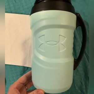 Under Armour 64 ounce / 1.9 liter water bottle teal and black